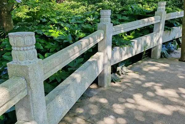 临高县大连花岗岩栏杆和青石栏杆哪个好 案例四